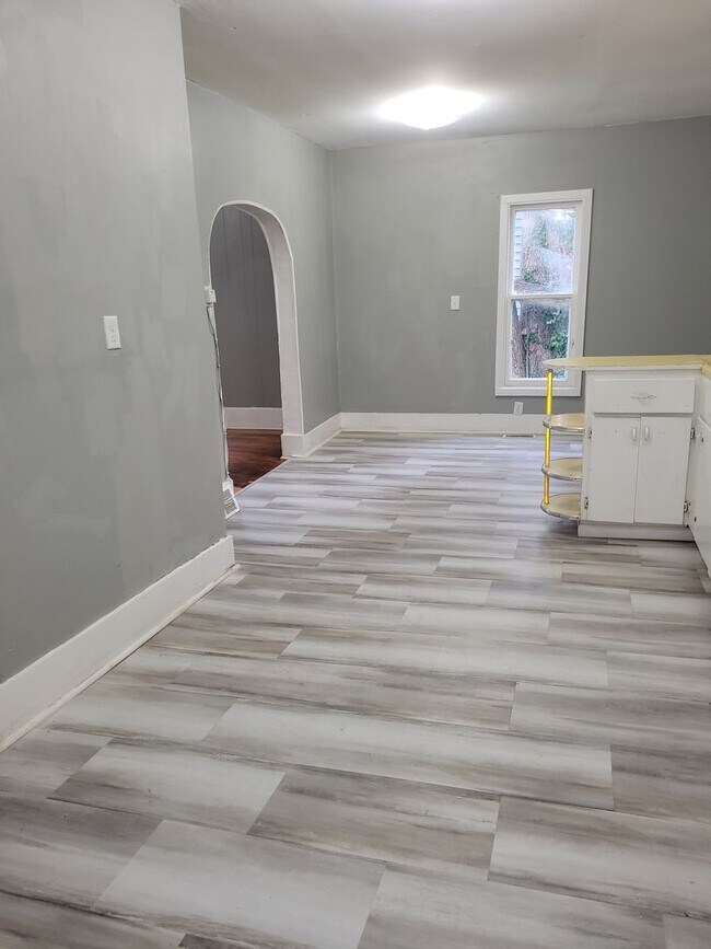 Building Photo - 712 Warsaw Ave., Saint Joseph, MO. 64507