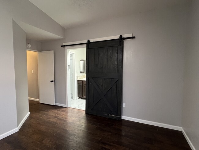 Foto del edificio - 3901 Starwood Ln