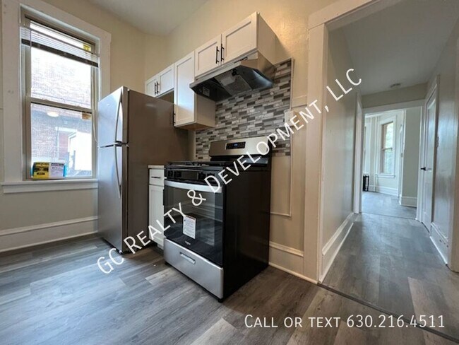 Building Photo - *** $500 DISCOUNT OFF SECOND MONTHS RENT! ...