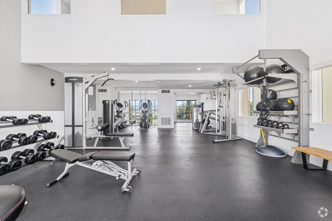 Gimnasio - Coastal Village Apartments