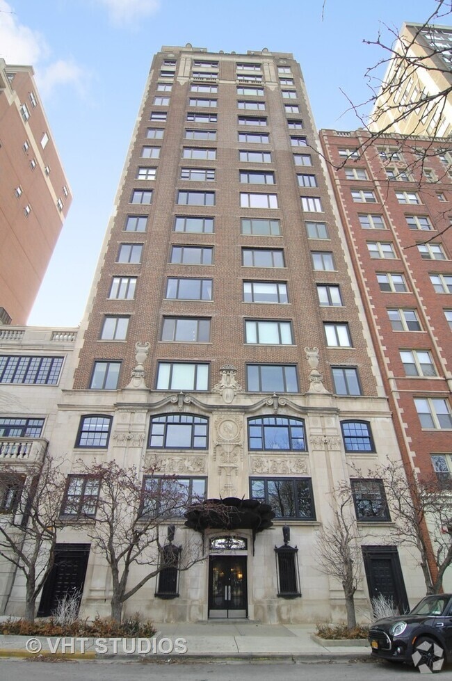 Building Photo - 2130 N Lincoln Park W