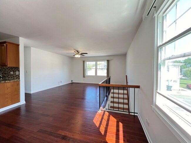 Foto del edificio - 358 Farmingdale Cir