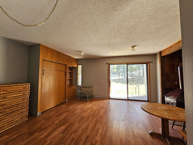 Building Photo - 37 Valley View Dr