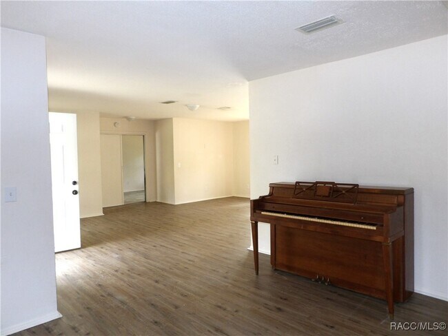 Foto del edificio - 1002 Leroy Bellamy Rd