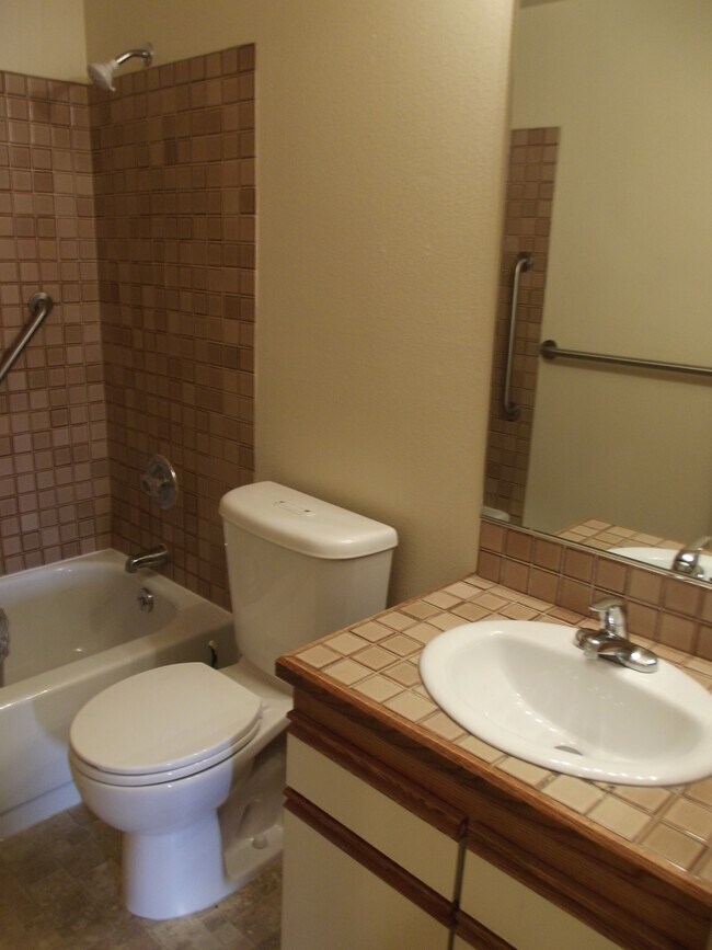 Foto del edificio - 706 NW 185th St