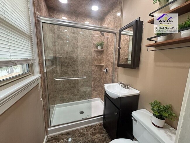 Foto del edificio - 1817 McGougan Rd