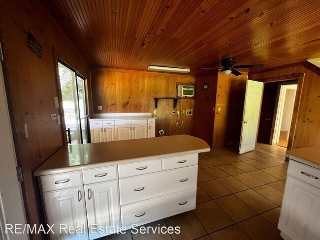 Building Photo - 2 br, 1.5 bath House - 4100 Hampton Lane