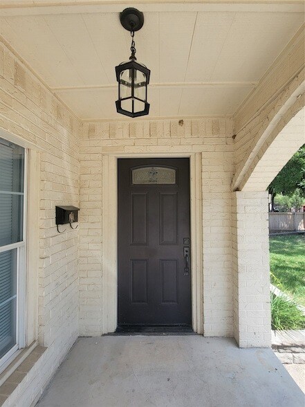 Building Photo - 1225 Blalock Ave
