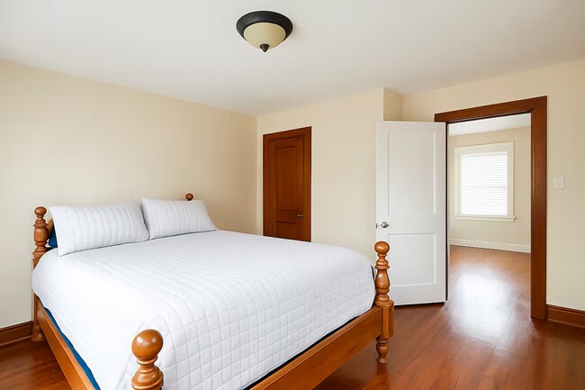 Foto del edificio - 532 W Ravenwood Ave