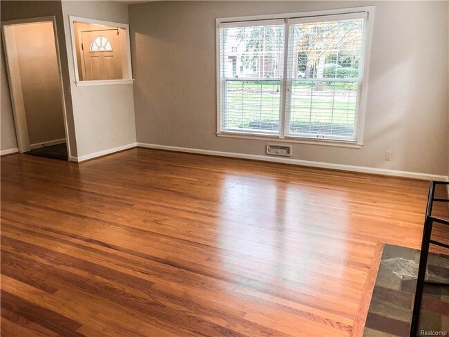 Foto del edificio - 715 N Old Woodward Ave