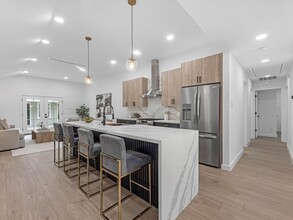 Building Photo - 1826 Woodcrest Dr