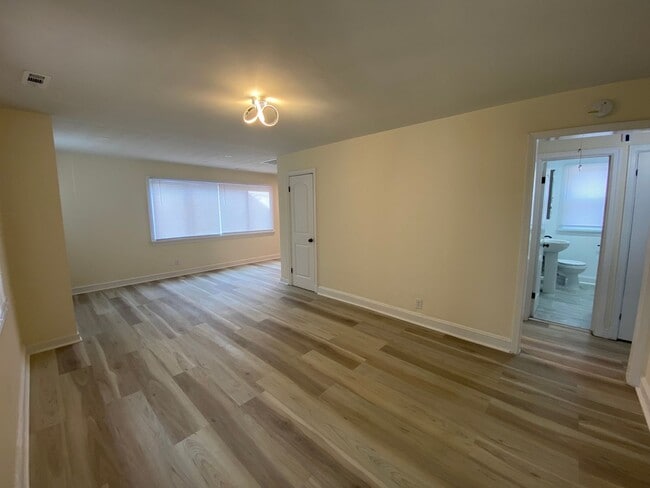 Foto del edificio - Recently Updated Two Bedroom Home Minutes ...