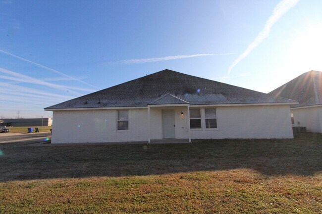 Building Photo - 1304 Commerce Dr