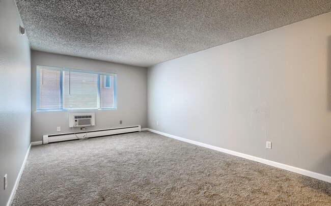 Un-renovated 1 Bedroom - The Holly