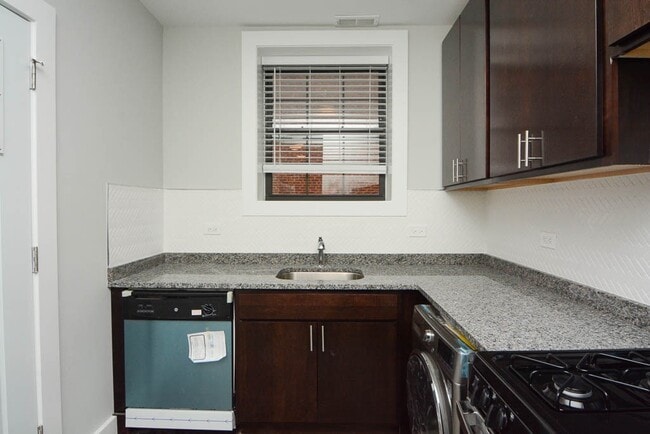 Foto del edificio - 1133 Maple Ave