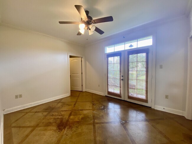 Foto del edificio - Ground-Level 1BR/1BA Townhouse in Gated Chatsworth Court, Near LSU