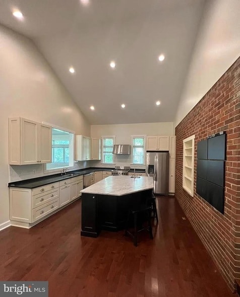 Foto del edificio - 10512 Norman Ave