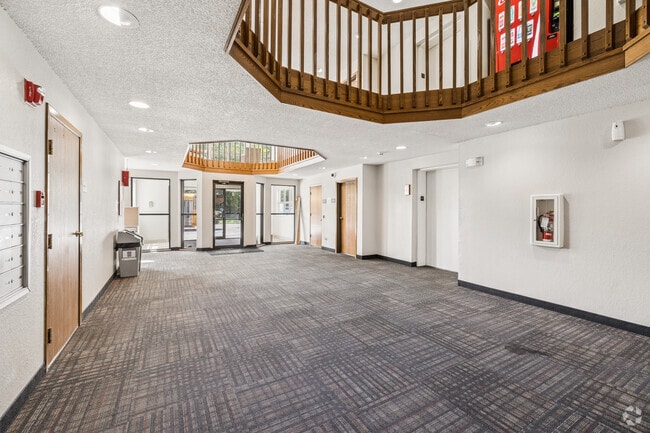 Lobby - Thomas Lake Pointe