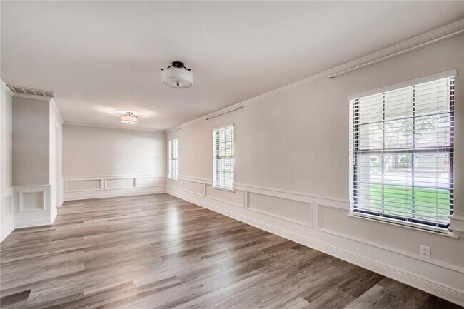 Foto del edificio - 11401 Oak Knoll Dr