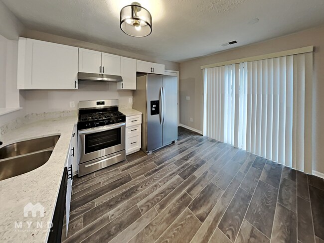 Foto del edificio - 528 Crestridge Ct