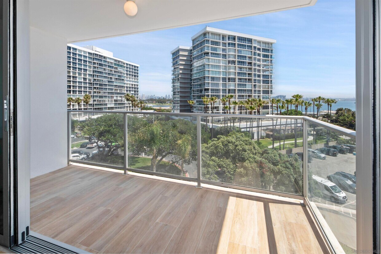 Foto principal - 1830 Avenida Del Mundo