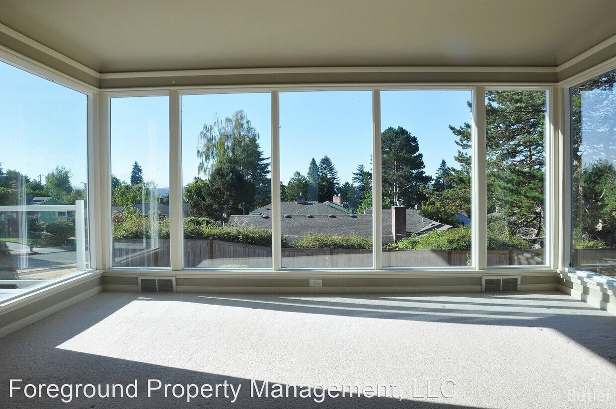 Foto principal - 3 br, 2.5 bath House - 5815 NE 57th Street