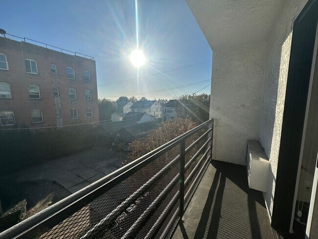 Building Photo - 827 S Wilton Pl