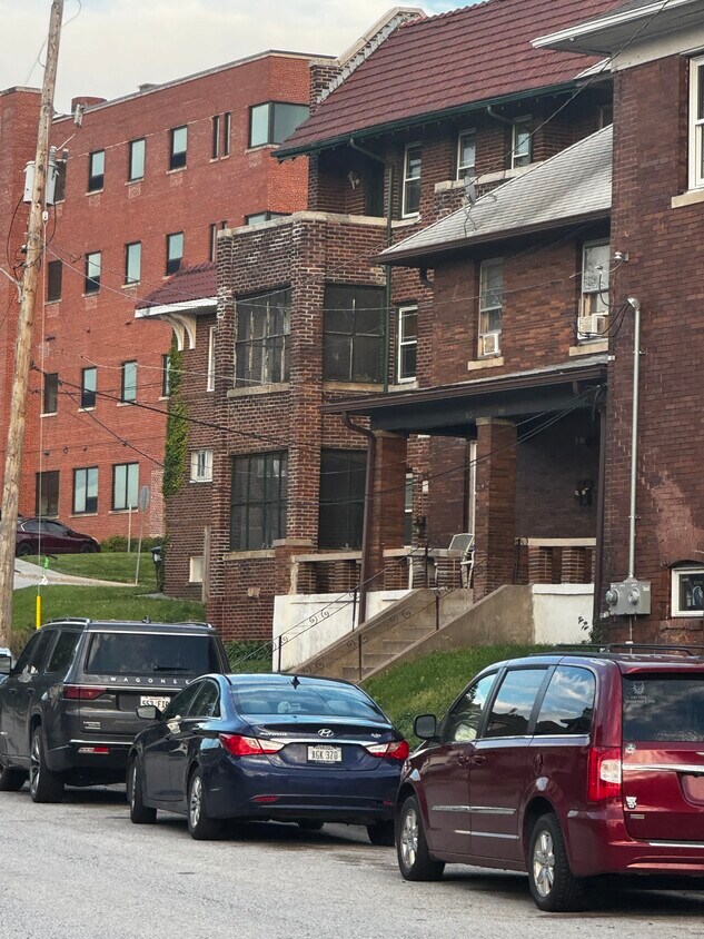 Building Photo - Forest Avenue