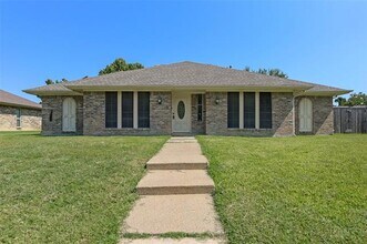 Building Photo - 1017 Clinton Dr