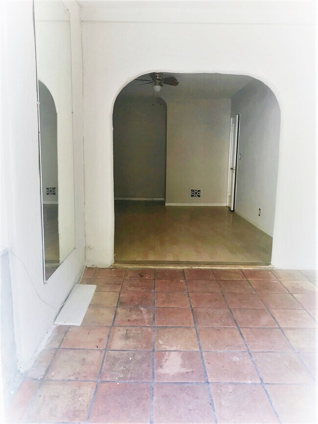 Building Photo - 10625 Kinnard Ave