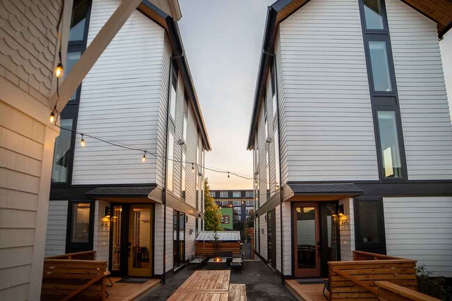 Foto del edificio - The Village Coliving Community