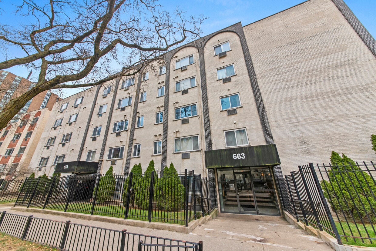 Primary Photo - 663 W Grace St