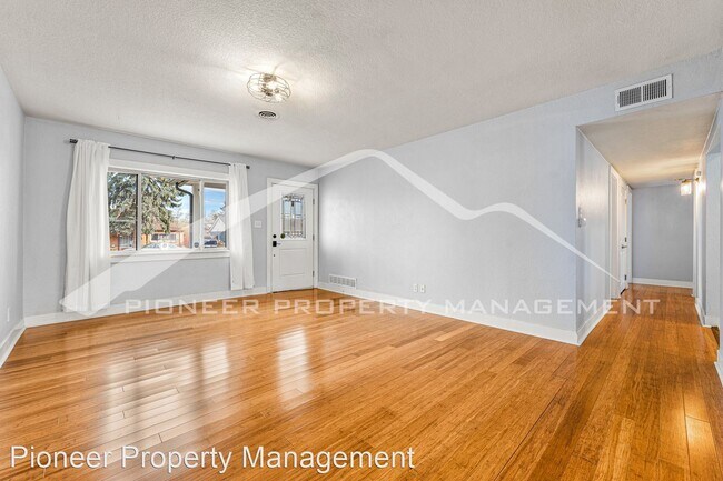 Building Photo - 3 br, 2 bath House - 869 Salem St.
