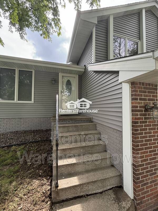 Building Photo - 2422 Sandler Dr