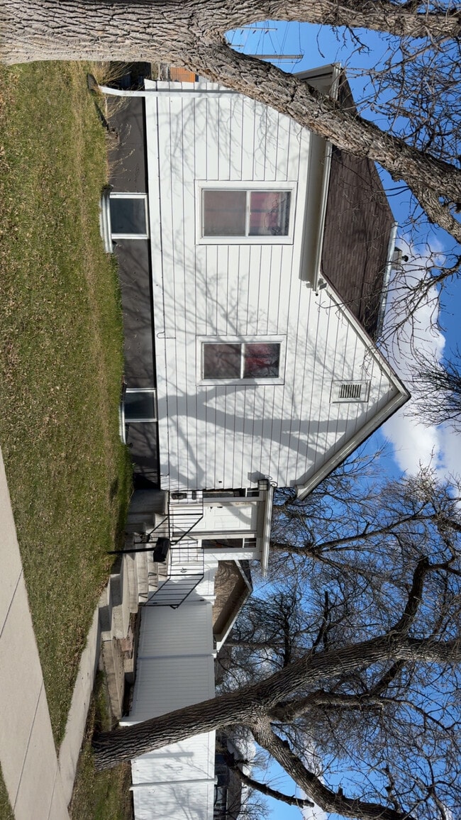 Building Photo - 213 8th St S