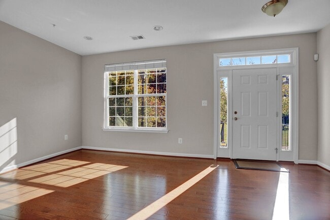 Building Photo - 115 Tanglewood Manor Dr