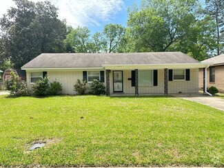 Building Photo - 1021 Magnolia Dr