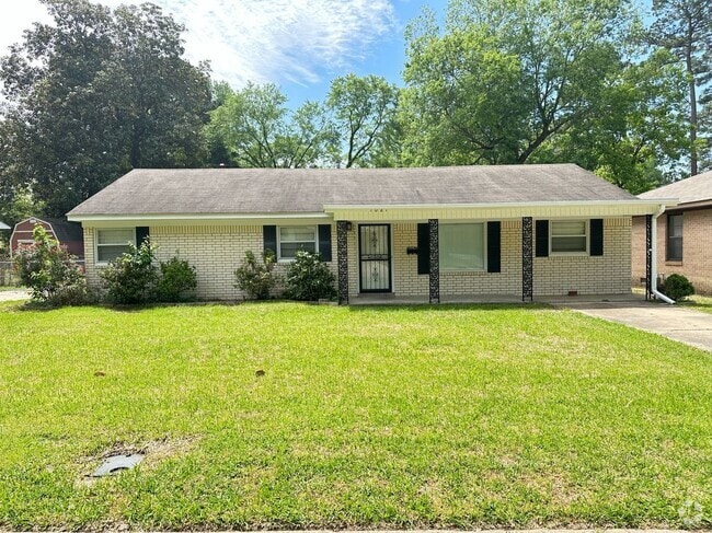 Building Photo - 1021 Magnolia Dr