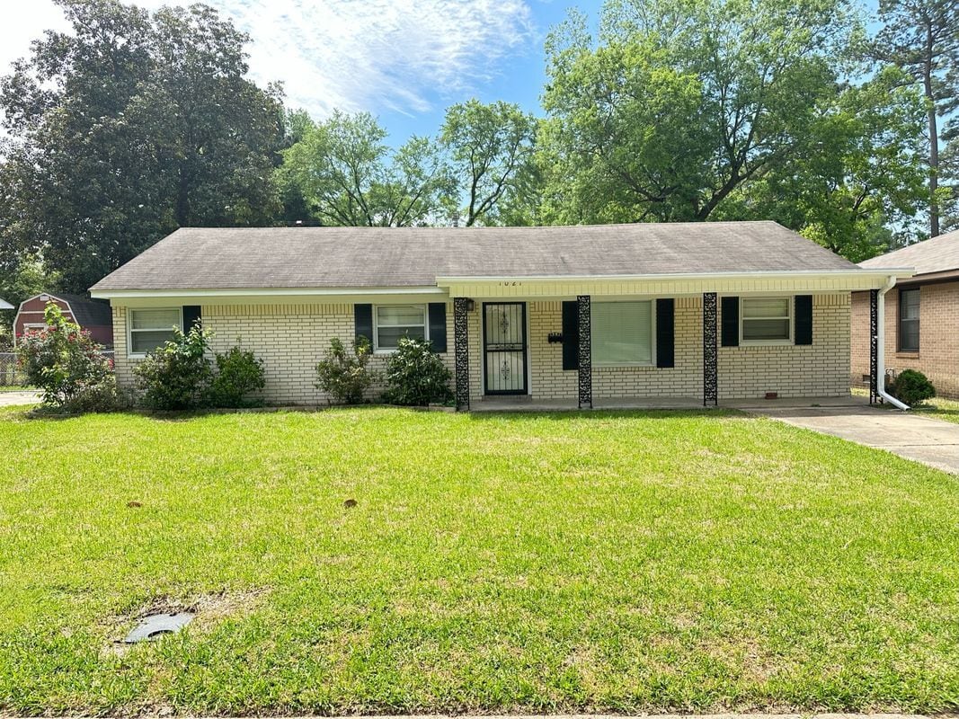 Primary Photo - 1021 Magnolia Dr