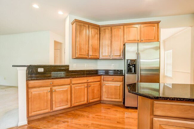 Foto del edificio - 616 Rainier Rd