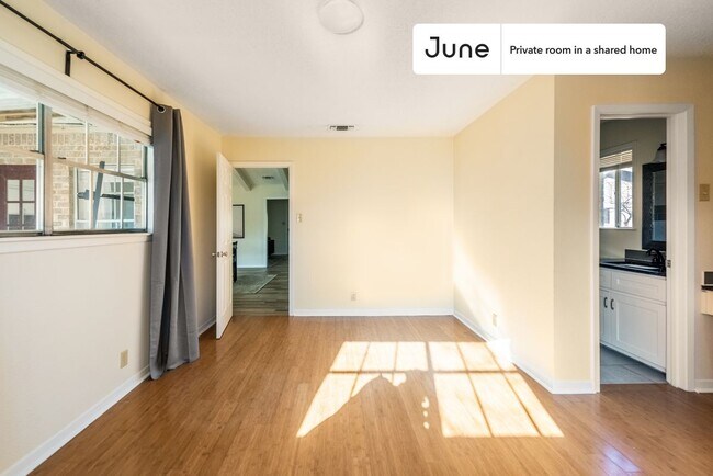 Foto del edificio - Room in Shared 4 bed/3 bath home