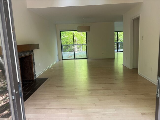 Foto del edificio - 2729 Poplar Ln