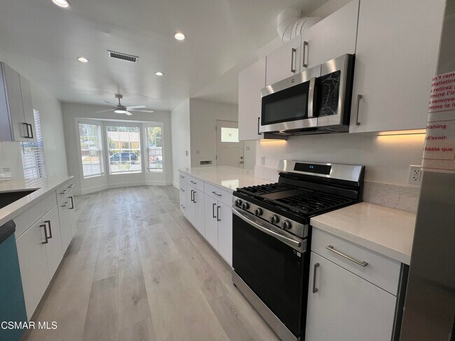 Foto del edificio - 4934 Enfield Ave