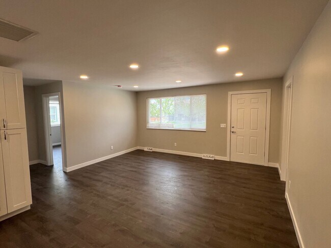 Sala de estar - 425 S Oak St