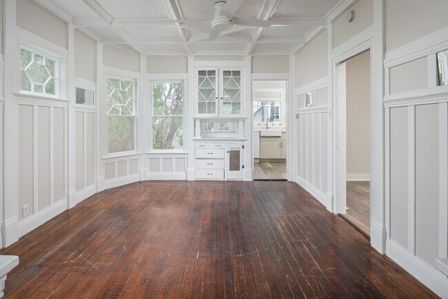 Building Photo - Beautiful Remodel in South Park!