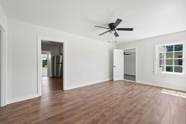 Building Photo - Large Updated Home, Minutes from Texas Tech