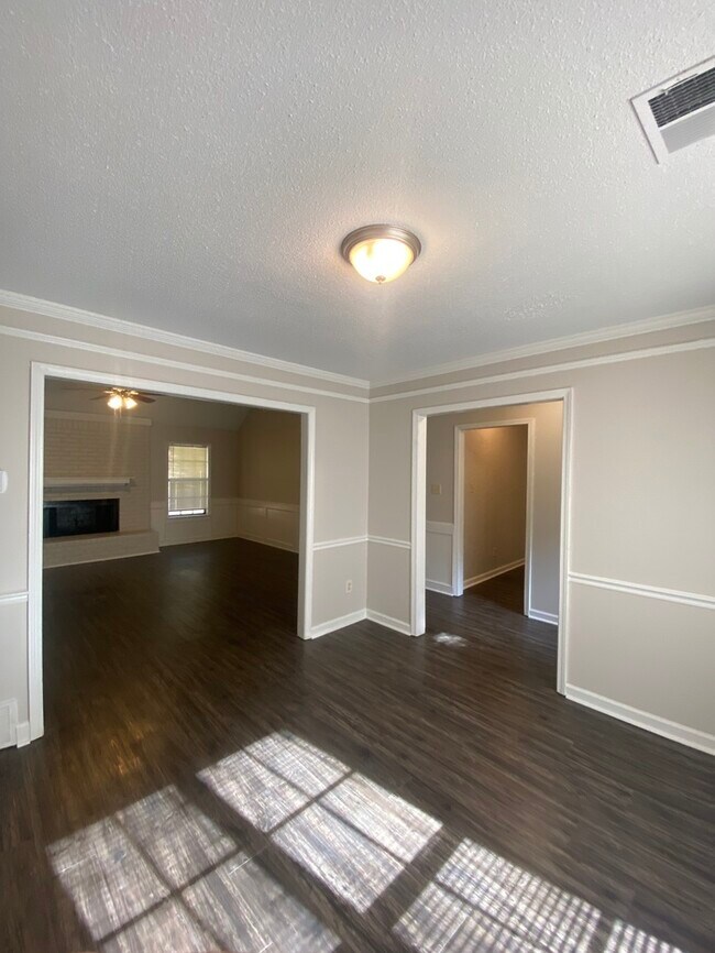 Building Photo - 8892 West Glendale - Available Now!
