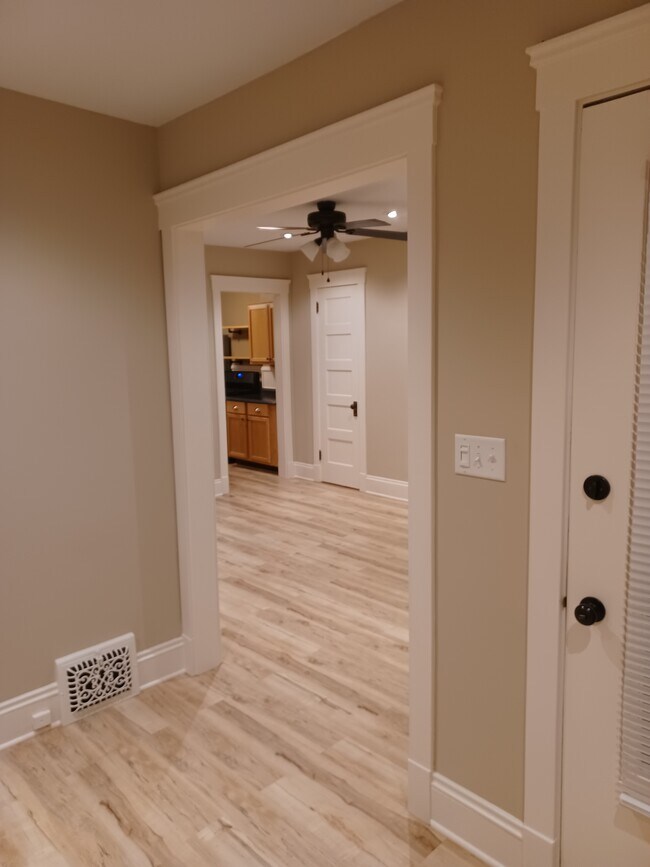 Foto del edificio - 1889 W 52nd St