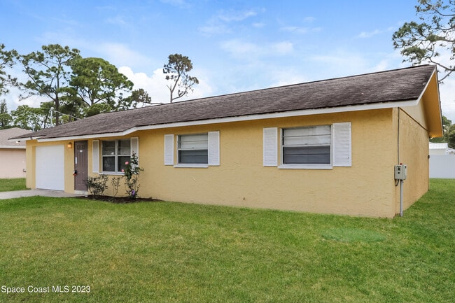Building Photo - 159 NW Avens St