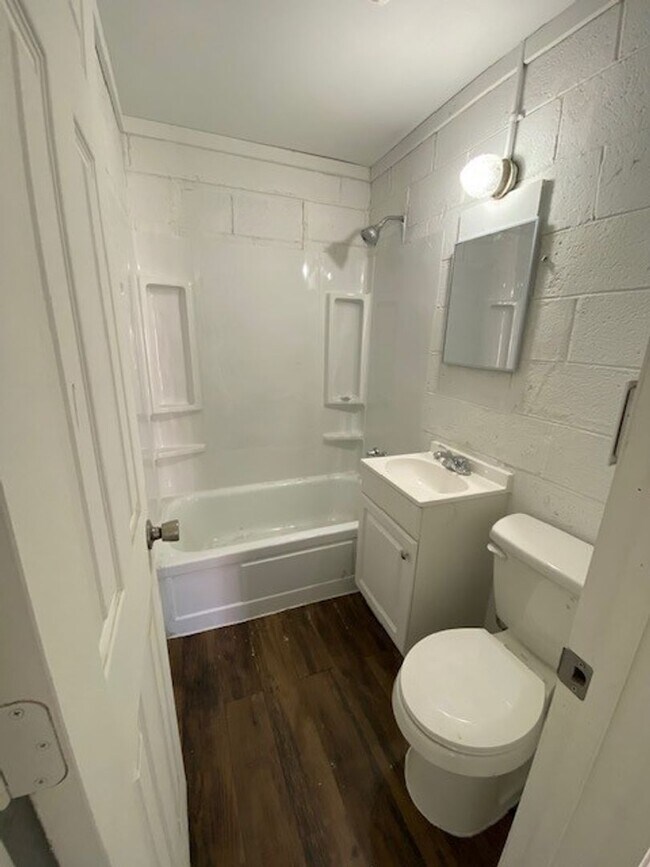 Building Photo - All Electric Two Bedroom Apartment